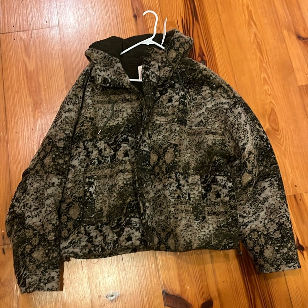 Urban outfitters heavy Sherpa lined thick soft machine knit outside